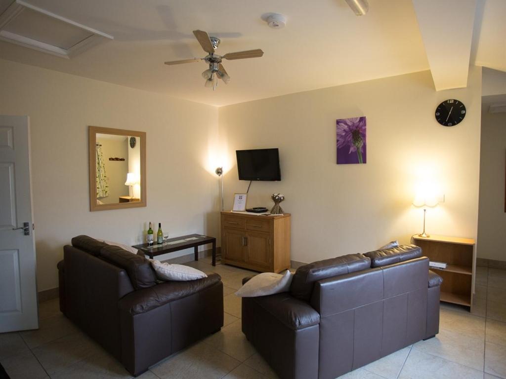 Treetops Cottages & Spa Гримзби Екстериор снимка