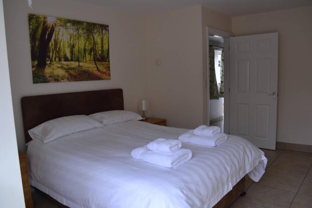 Treetops Cottages & Spa Гримзби Екстериор снимка