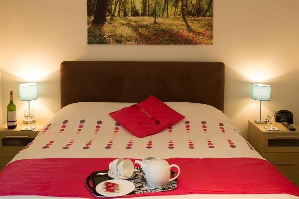 Treetops Cottages & Spa Гримзби Екстериор снимка