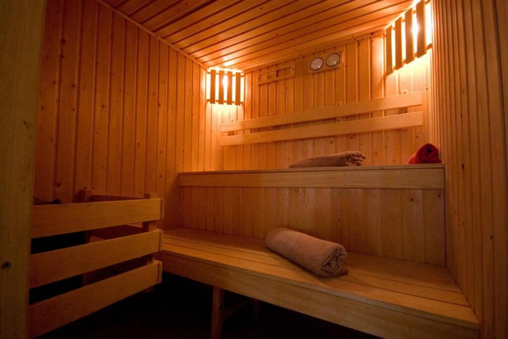 Treetops Cottages & Spa Гримзби Екстериор снимка