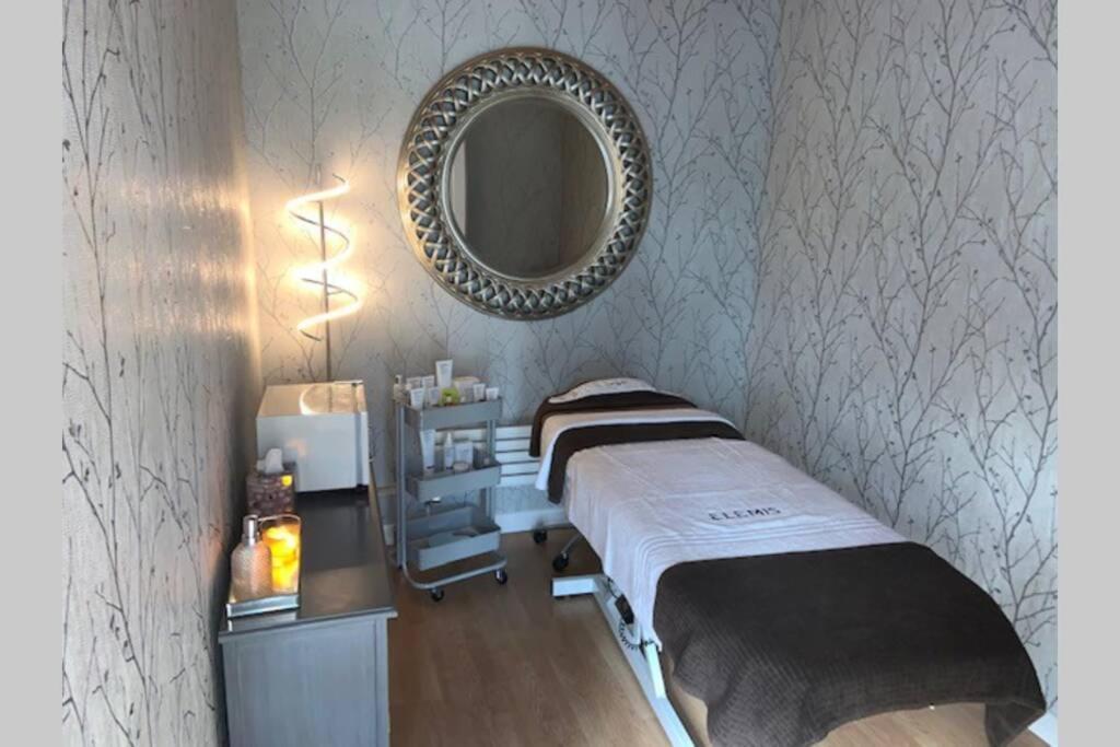Treetops Cottages & Spa Гримзби Екстериор снимка