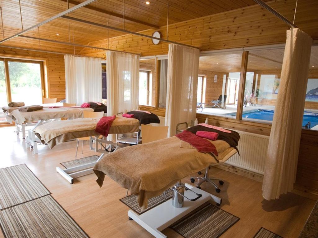 Treetops Cottages & Spa Гримзби Екстериор снимка